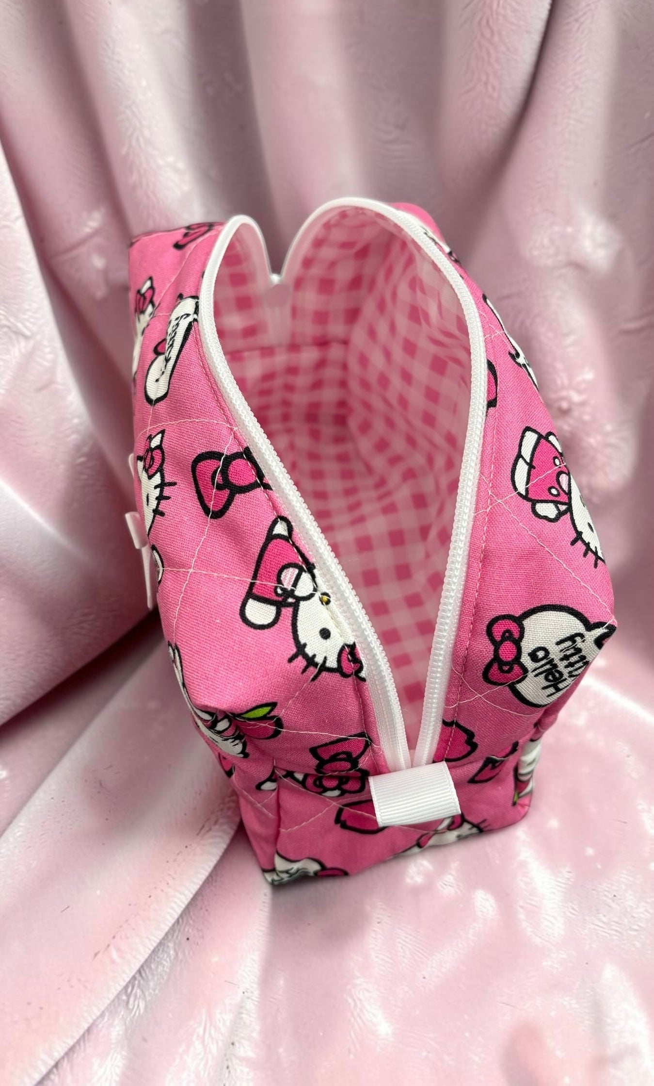 Hello Kitty Apples & Bows Makeup Bag - Medium