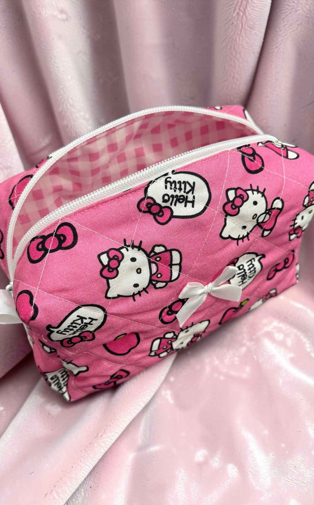 Hello Kitty Apples & Bows Makeup Bag - Medium