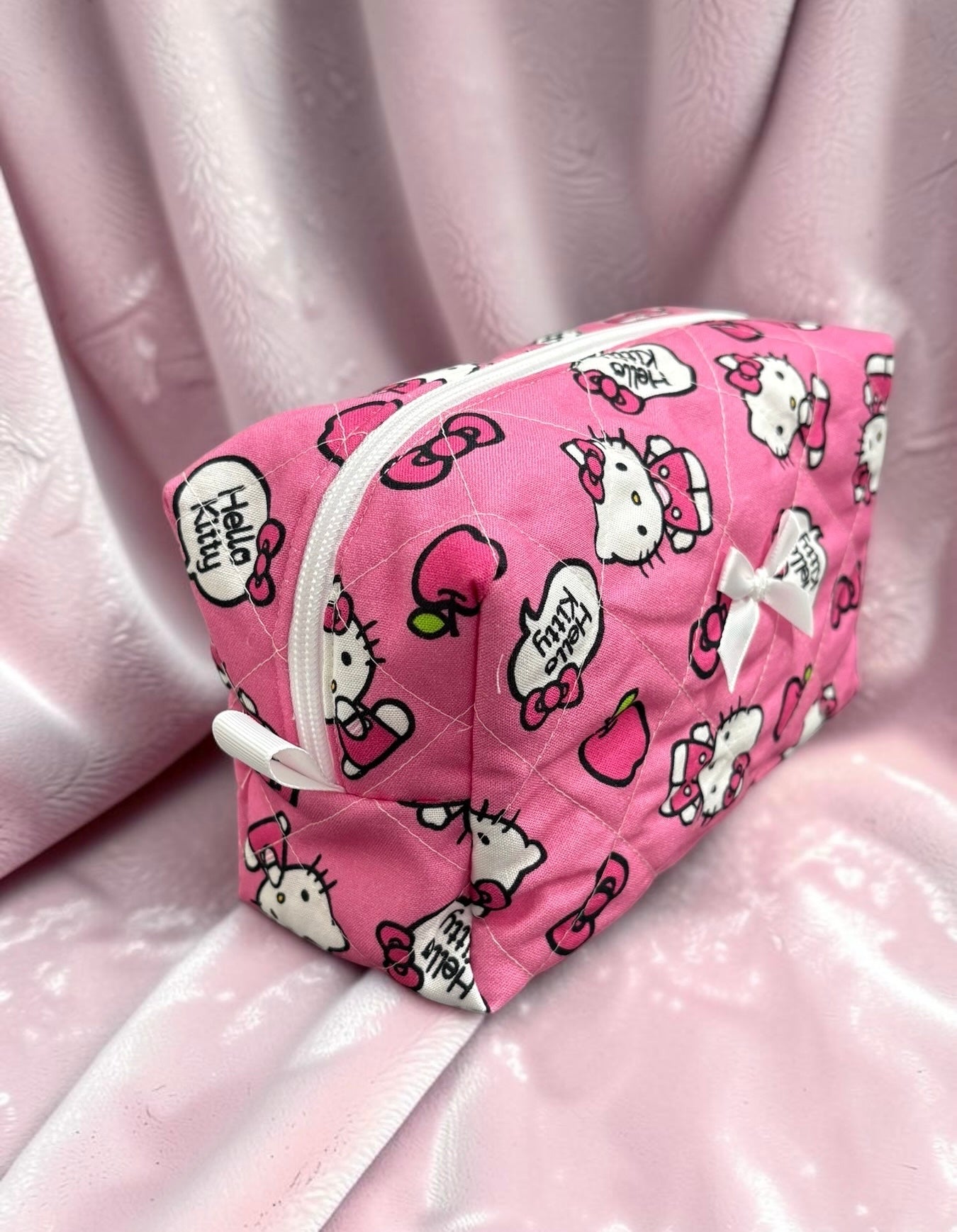 Hello Kitty Apples & Bows Makeup Bag - Medium
