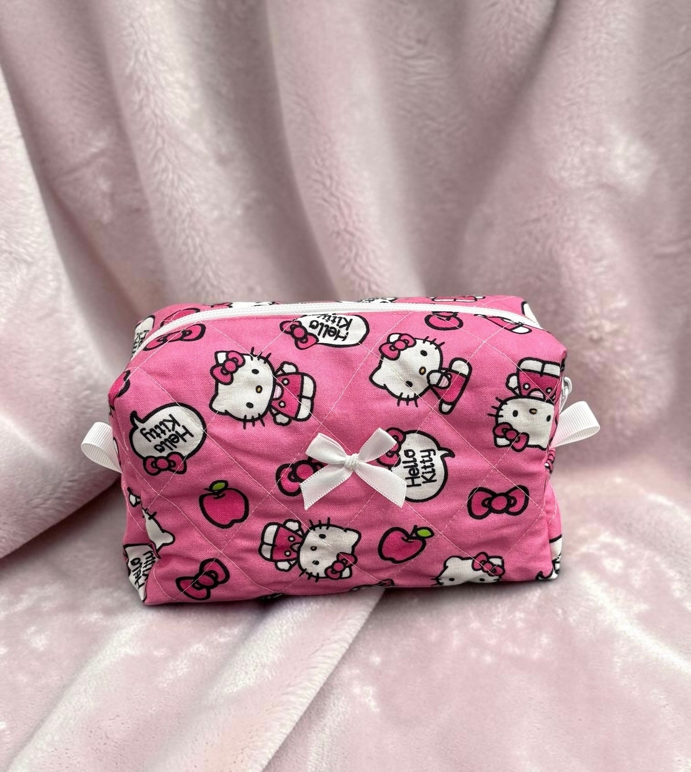 Hello Kitty Apples & Bows Makeup Bag - Medium