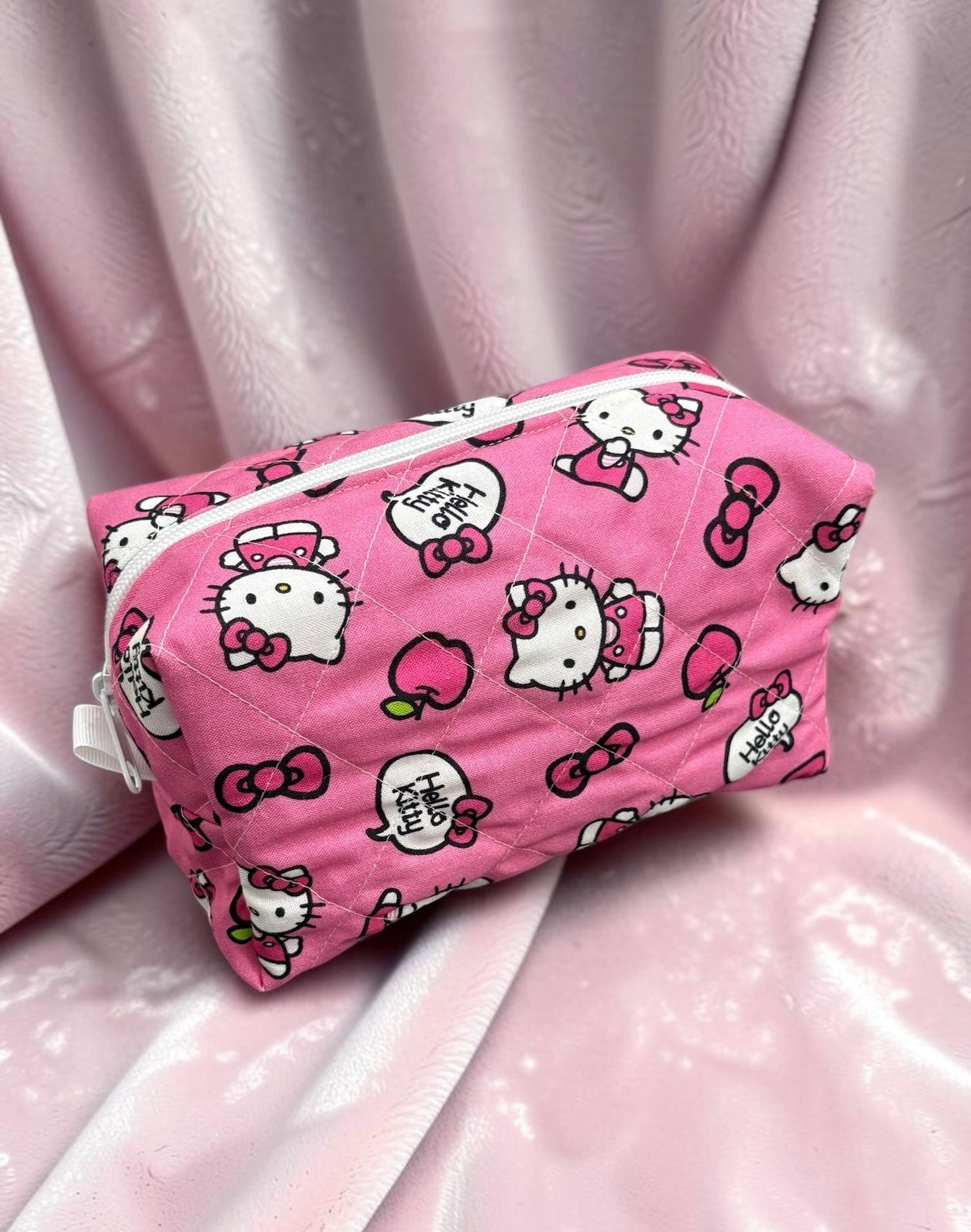 Hello Kitty Apples & Bows Makeup Bag - Medium